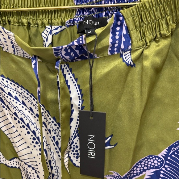 NOLI YOGA-Noiri Dragon Print Pajama Set NWT Olive Green Satin Top & Pants Size M - Picture 9 of 12